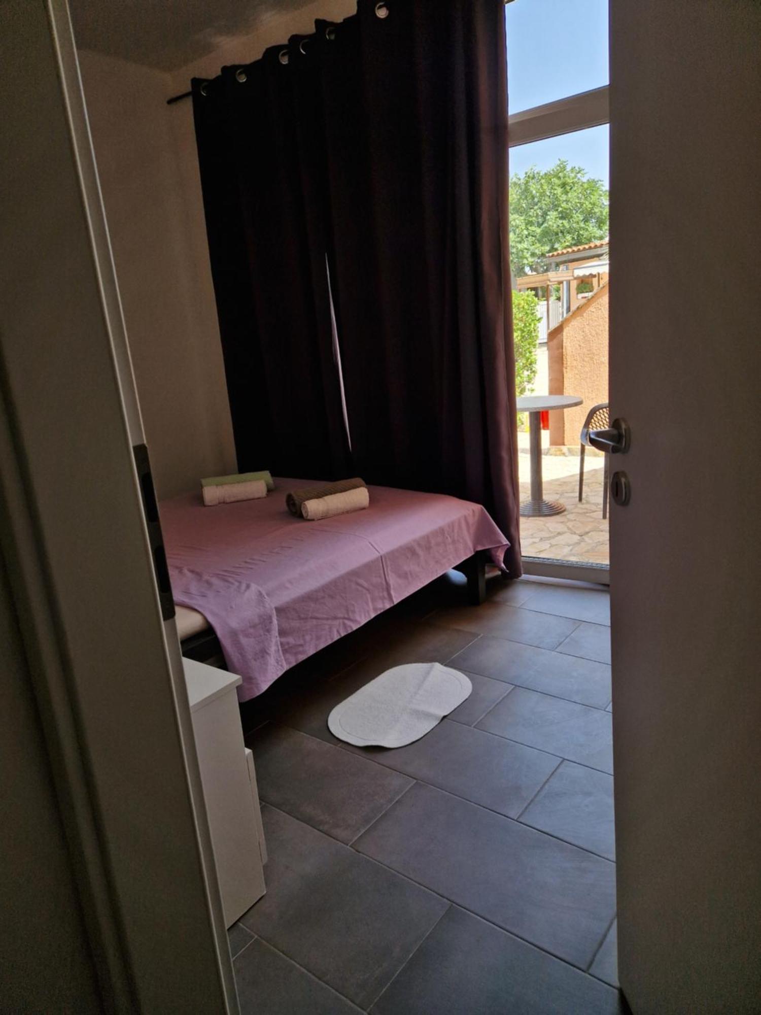 Aurelia Apartments, Vir Bagian luar foto